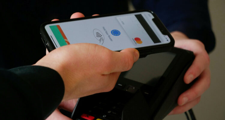Betaling op iPhone met NFC-chip door Europese gebruikers.